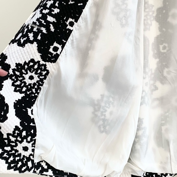 Mac & Jac Black and White Contrast Floral Print Topper Jacket - Picture 4 of 10
